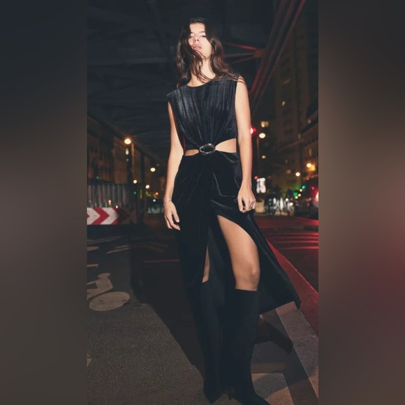 🔥🔥Zara Velvet midi dress with buckle - Picture 2 of 7
